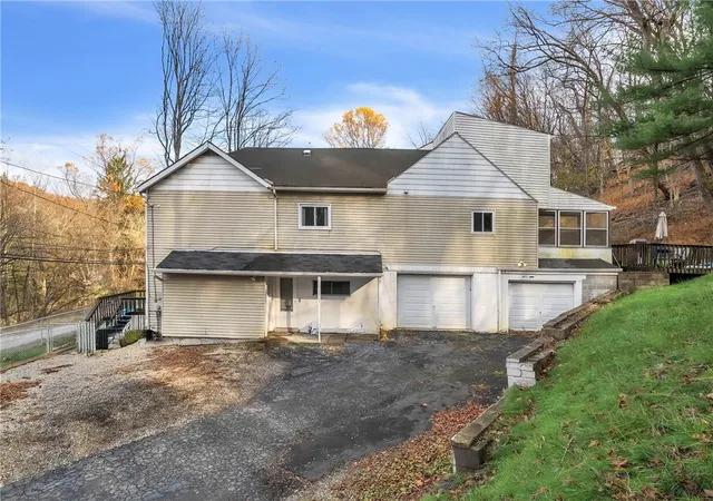 Homes for sale in Verona, PA | 1517 Hulton Road, Verona, PA 15147 | MLS# 1730197