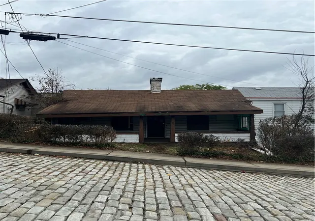 Homes for sale in Sheraden, PA | 1204 Sutherland St, Sheraden, PA 15204 | MLS# 1730531