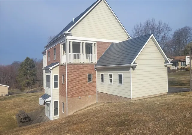 4th image of 221 Felician Dr, Coraopolis, PA 15108 | MLS# 1731180