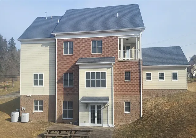 5th image of 221 Felician Dr, Coraopolis, PA 15108 | MLS# 1731180