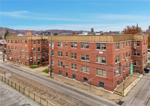 Listing Photo 4 - Condo for sale in building located at 325 W Jefferson St, Butler, PA 16001