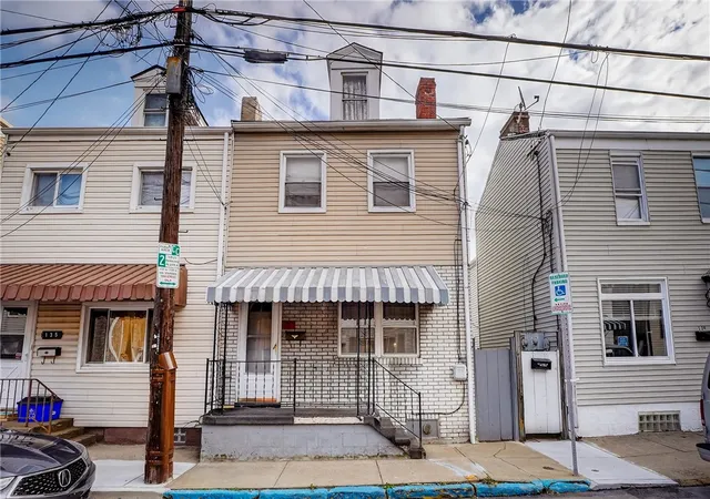 Homes for sale in South Side, PA | 137 S 16th St, South Side, PA 15203 | MLS# 1731264