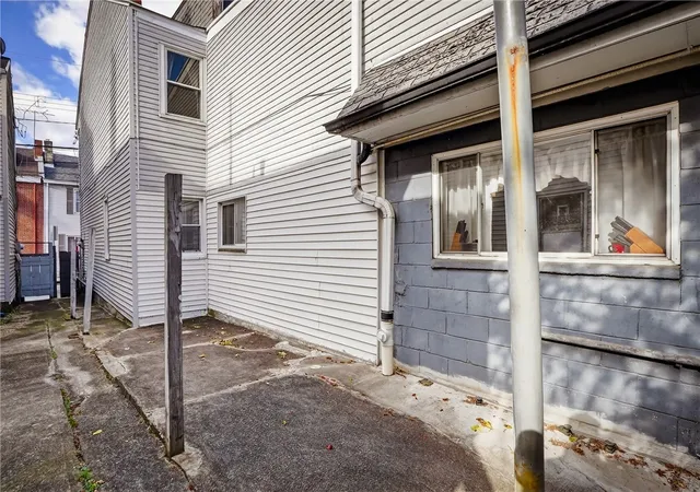 Homes for sale in South Side, PA | 137 S 16th St, South Side, PA 15203 | MLS# 1731264