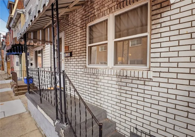 Homes for sale in South Side, PA | 137 S 16Th St, South Side, PA 15203 | MLS# 1731264