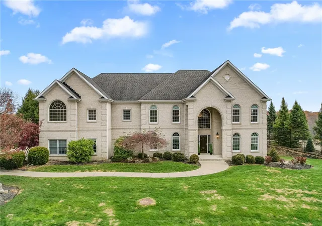 Photo 1 of Single family home for sale at 711 Parkview Dr, Gibsonia, PA 15044 | MLS# 1731292 | Listing updated on 2025-12-19