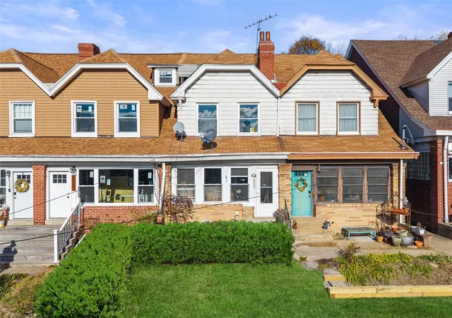 Homes for sale in Highland Park, PA | 6333 Glenview Pl, Highland Park, PA 15206 | MLS# 1731349
