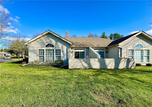 4th image of 3534 Hunters Woods Blvd, New Castle, PA 16105