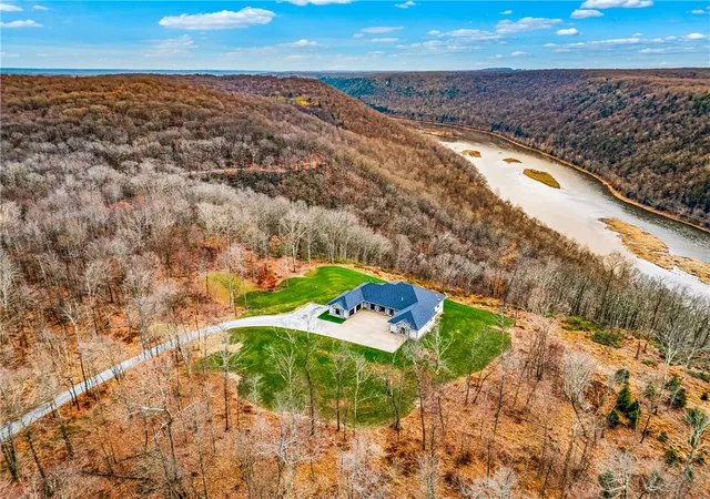 Photo 1 of Single family home for sale at 365 S Penn Rd, Franklin, PA 16323 | MLS# 1732643 | Listing updated on 2026-06-27