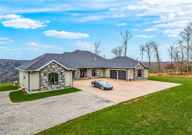 Photo 2 of Single family home for sale at 365 S Penn Rd, Franklin, PA 16323 | MLS# 1732643 | Listing updated on 2026-06-27