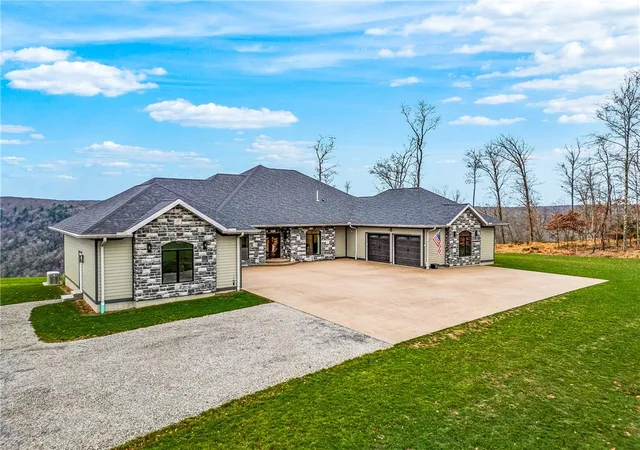 Photo 3 of Single family home for sale at 365 S Penn Rd, Franklin, PA 16323 | MLS# 1732643 | Listing updated on 2026-06-27