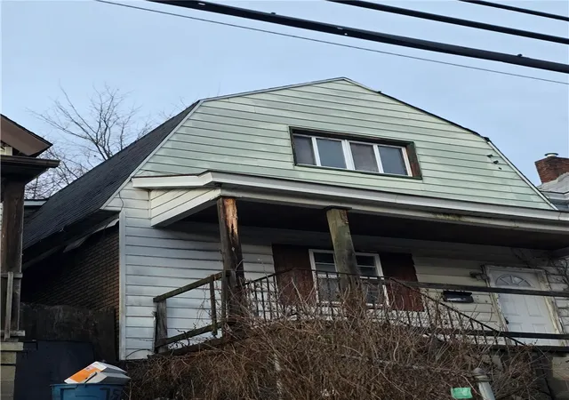 Photo 4 of Sale Pending at 830 Frank St, Mc Kees Rocks, PA 15136 | MLS# 1732865 | Listing updated on 2026-07-16