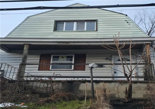 Photo 5 of Sale Pending at 830 Frank St, Mc Kees Rocks, PA 15136 | MLS# 1732865 | Listing updated on 2026-07-16