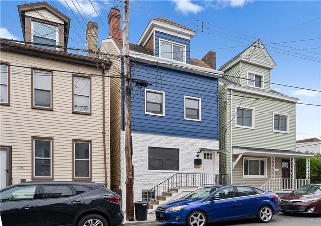 Homes for sale in Lawrenceville, PA | 5202 Keystone St, Lawrenceville, PA 15201 | MLS# 1732710