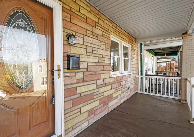 3rd image of 253 Southern Ave, Mt Washington, PA 15211 | MLS# 1732711