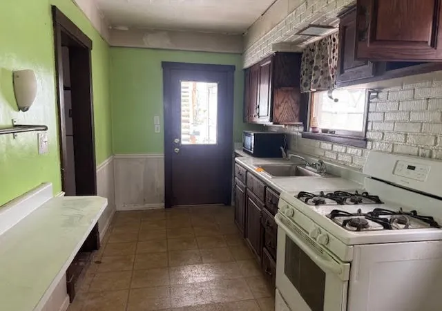 Photo 3 of Single family home for sale at 514 Hiland Ave, Coraopolis, PA 15108 | MLS# 1733100 | Listing updated on 2026-08-04
