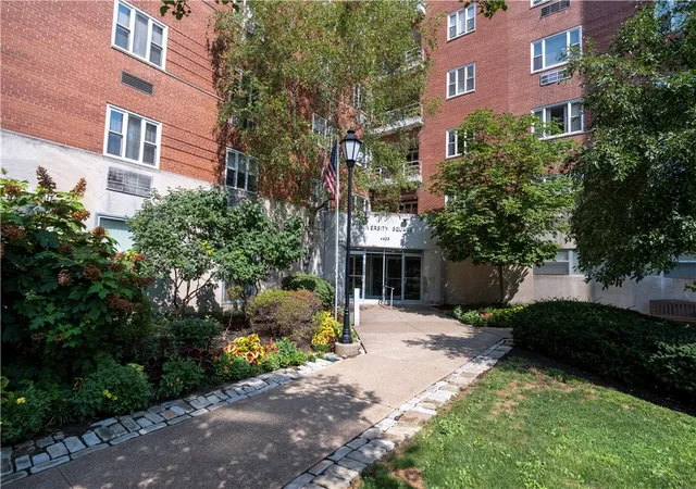 Listing Photo 3 - Condo for sale in building located at 4625 Fifth Ave, Oakland, PA 15213 - Unit #609
