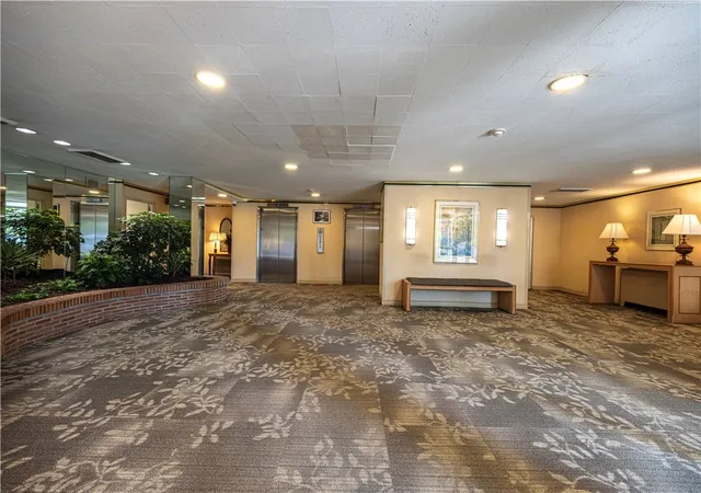 Listing Photo 4 - Condo for sale in building located at 4625 Fifth Ave, Oakland, PA 15213 - Unit #609