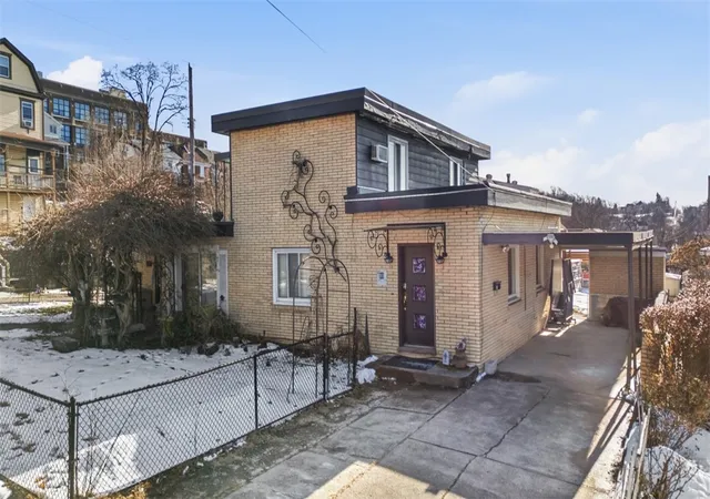 Photo 3 of Single family home for sale at 80 Westwood St, Mt Washington, PA 15211 | MLS# 1733088 | Listing updated on 2026-08-02