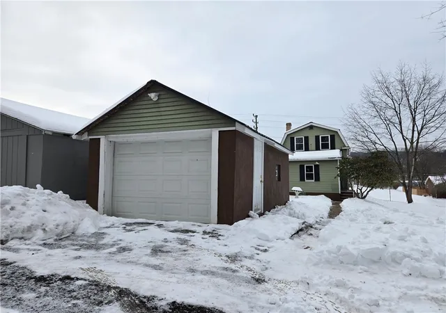 Photo 3 of Single family home for sale at 3517 West 3rd Ave, Beaver Falls, PA 15010 | MLS# 1733349 | Listing updated on 2026-04-27