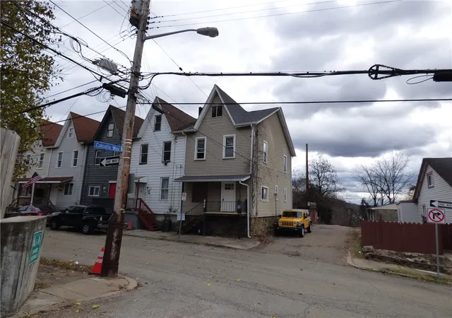 3rd image of 911 Amherst St, Elliott, PA 15220 | MLS# 1733382