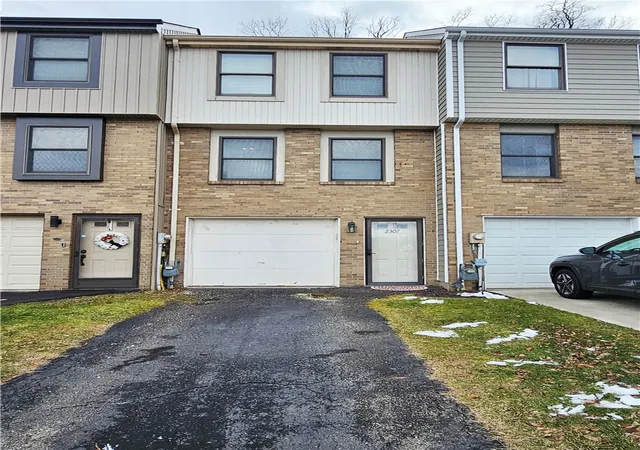 Homes for sale in Scott Twp, PA | 2307 Old Greentree Rd, Scott Twp, PA 15106 | MLS# 1733301