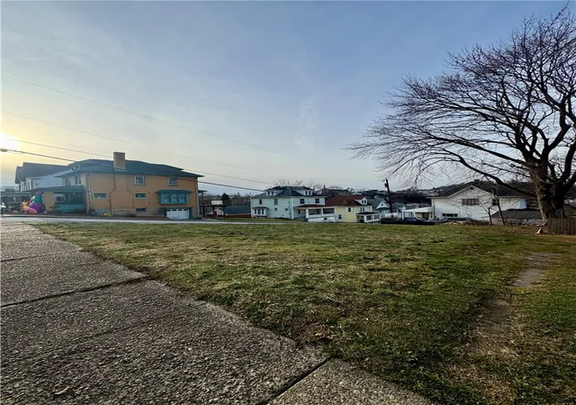 Homes for sale in Jeannette, PA | 401 N 3rd St, Jeannette, PA 15644 | MLS# 1733568