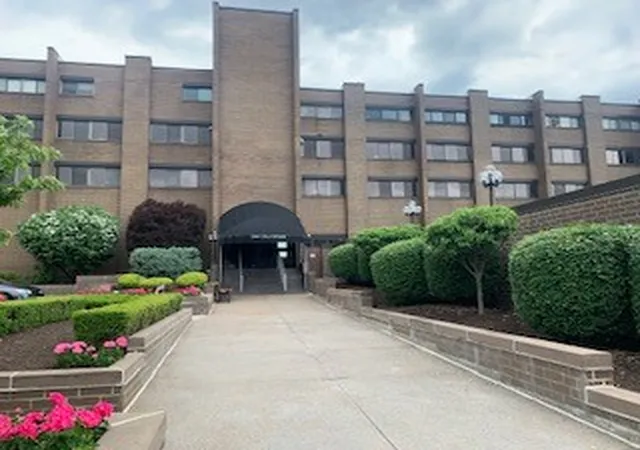 2nd image of 1000 Grandview Ave, Mt Washington, PA 15211