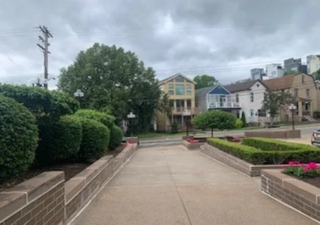 4th image of 1000 Grandview Avenue #401, Mt Washington, PA 15211 | MLS# 1733520