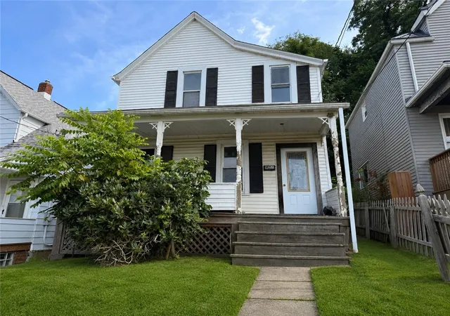 1st image of 921 Crescent Ave, Ellwood City, PA 16117 | MLS# 1733662
