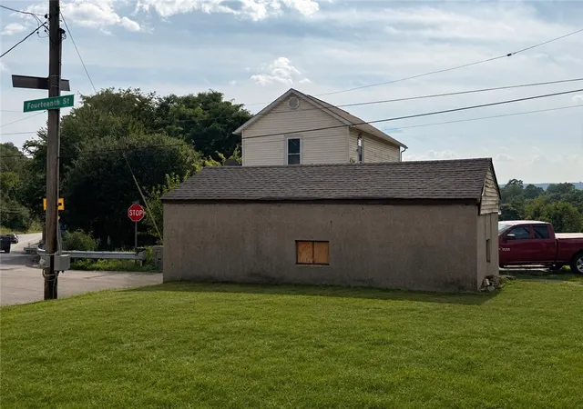 3rd image of 230 13th St, Ellwood City, PA 16117 | MLS# 1733663