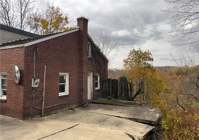 Photo 3 of Single family home for sale at 2851 Mount Troy Rd, Pittsburgh, PA 15212 | MLS# 1734979 | Listing updated on 2026-06-26