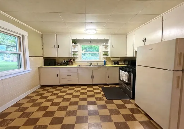 3rd image of 416 Country Club Dr, Ellwood City, PA 16117 | MLS# 1735069