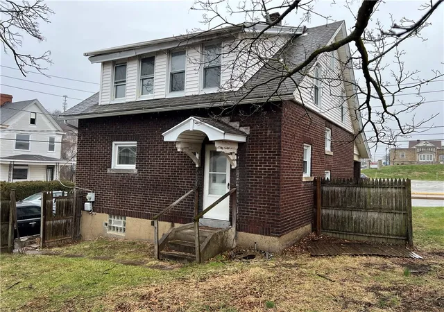 Homes for sale in Jeannette, PA | 536 Patton Ave, Jeannette, PA 15644 | MLS# 1735309