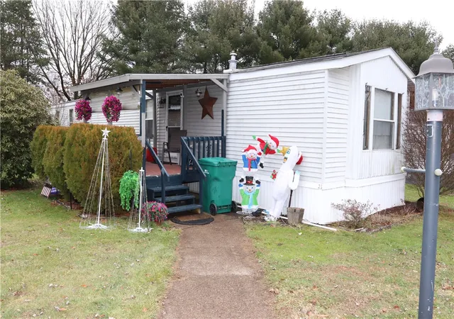 Photo 2 of Manufactured home for sale at 26 Landis Ave, Cranberry Township, PA 16066 | MLS# 1735306 | Listing updated on 2026-04-29