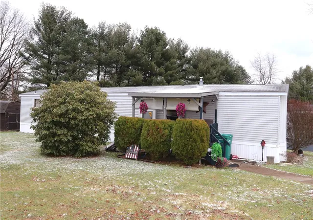 Photo 3 of Manufactured home for sale at 26 Landis Ave, Cranberry Township, PA 16066 | MLS# 1735306 | Listing updated on 2026-04-29