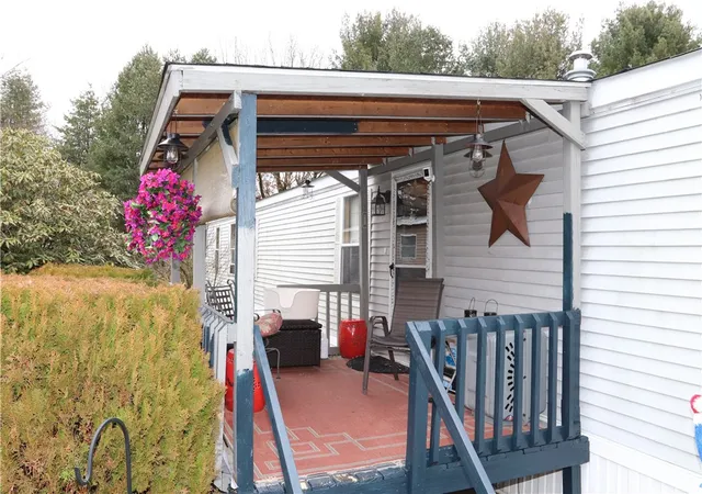Photo 4 of Manufactured home for sale at 26 Landis Ave, Cranberry Township, PA 16066 | MLS# 1735306 | Listing updated on 2026-04-29