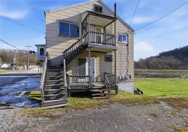 4th image of 399 Cherry St, Cherry Tree, PA 15724 | MLS# 1735372