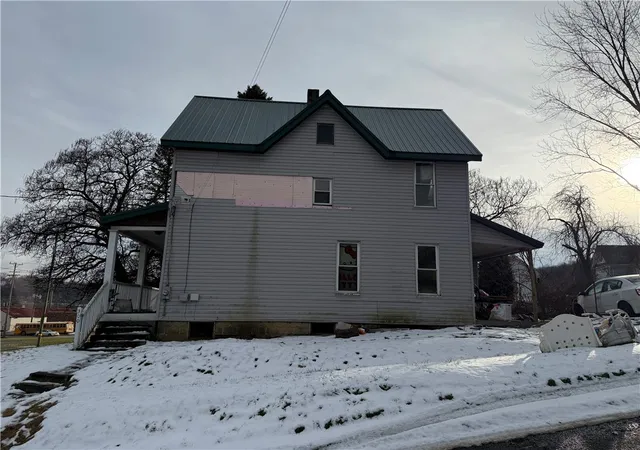 Photo 3 of Single family home for sale at 300 Hansen Ave, Butler, PA 16001 | MLS# 1735368 | Listing updated on 2026-08-28