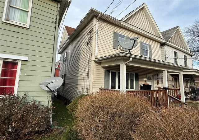 Photo 3 of Single family home for sale at 422 Negley Ave, Butler, PA 16001 | MLS# 1735366 | Listing updated on 2026-08-28