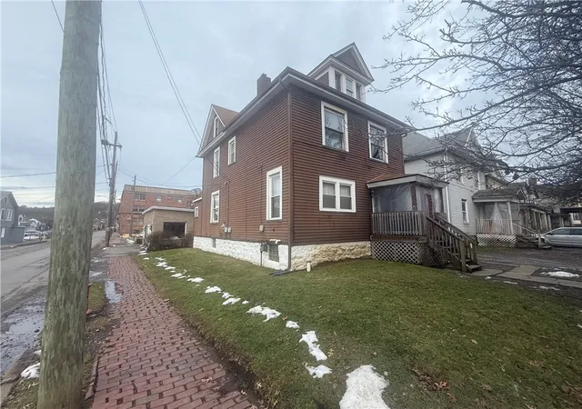 Photo 3 of House for sale at 328 W Cunningham St, Butler, PA 16001 | MLS# 1735367 | Listing updated on 2026-08-28