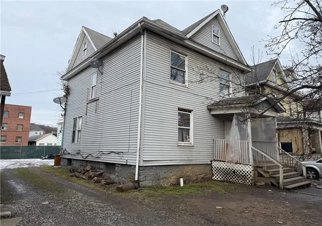 Photo 3 of Multi family home for sale at 326 W Cunningham St, Butler, PA 16001 | MLS# 1735354 | Listing updated on 2026-08-28