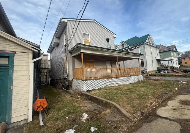 Photo 2 of Multi family home for sale at 404 E Locust St, Butler, PA 16001 | MLS# 1735351 | Listing updated on 2026-08-28