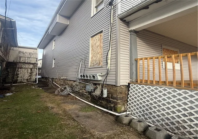 Photo 3 of Multi family home for sale at 404 E Locust St, Butler, PA 16001 | MLS# 1735351 | Listing updated on 2026-08-28