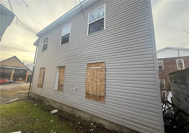 Photo 3 of House for sale at 404 E Locust St, Butler, PA 16001 | MLS# 1735351 | Listing updated on 2026-08-28