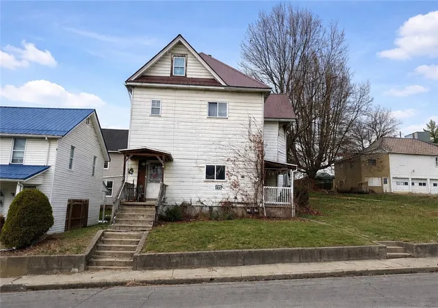 Photo 1 of Multi family home for sale at 122 W Quarry St, Butler, PA 16001 | MLS# 1735345 | Listing updated on 2026-08-28
