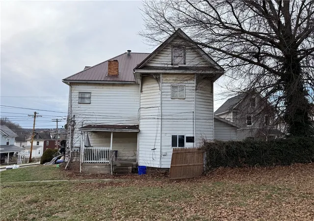 Photo 2 of Multi family home for sale at 122 W Quarry St, Butler, PA 16001 | MLS# 1735345 | Listing updated on 2026-08-28