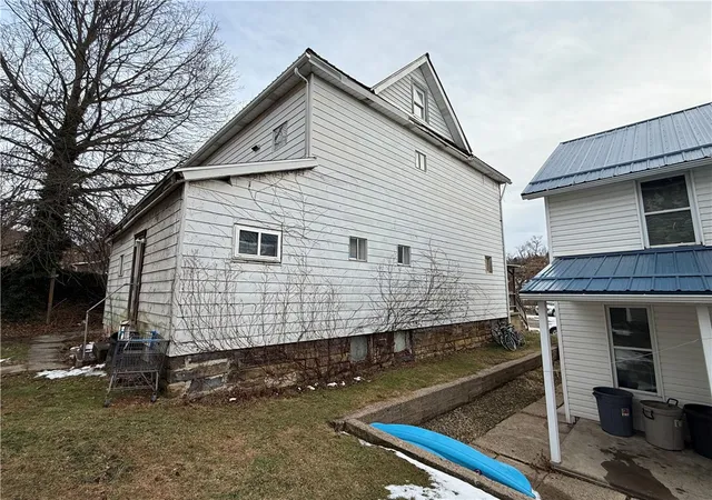 Photo 3 of Multi family home for sale at 122 W Quarry St, Butler, PA 16001 | MLS# 1735345 | Listing updated on 2026-08-28