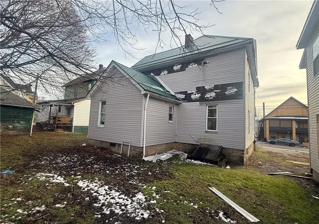 Photo 4 of House for sale at 410 E Locust St, Butler, PA 16001 | MLS# 1735343 | Listing updated on 2026-08-28