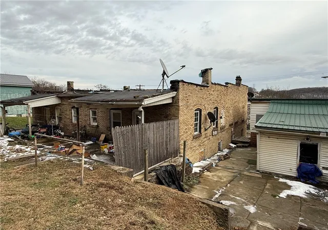 Photo 3 of House for sale at 621 Bessemer Ave, Lyndora, PA 16045 | MLS# 1735347 | Listing updated on 2026-08-28