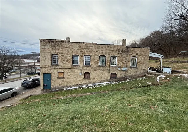 Photo 4 of House for sale at 621 Bessemer Ave, Lyndora, PA 16045 | MLS# 1735347 | Listing updated on 2026-08-28